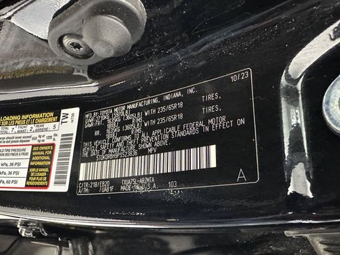 Used 2023 Toyota Highlander XLE AWD/4WD image 16