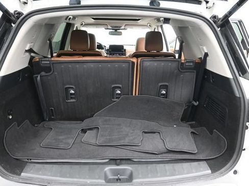 Used 2022 Nissan Pathfinder Platinum w/ Cargo Package AWD/4WD image 6