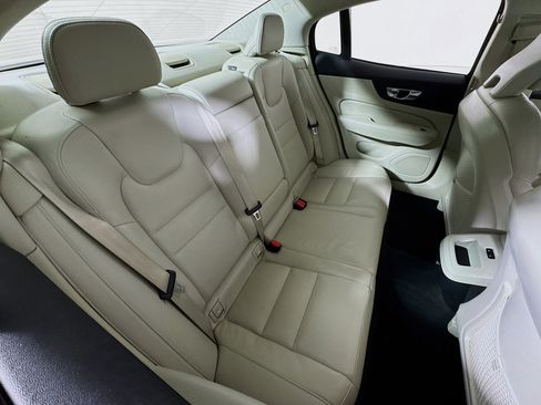 Used 2020 Volvo S60 T6 Momentum image 26