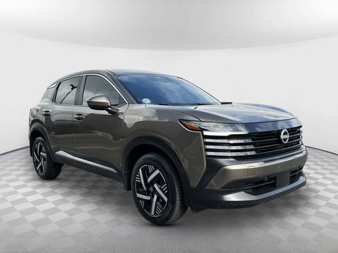 Used 2025 Nissan Kicks SV image 2