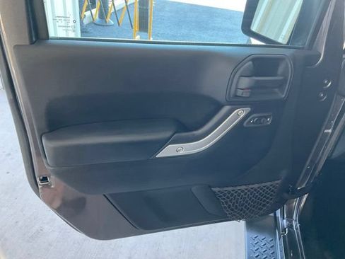 Used 2016 Jeep Wrangler Unlimited Sahara w/ Dual Top Group AWD/4WD image 3