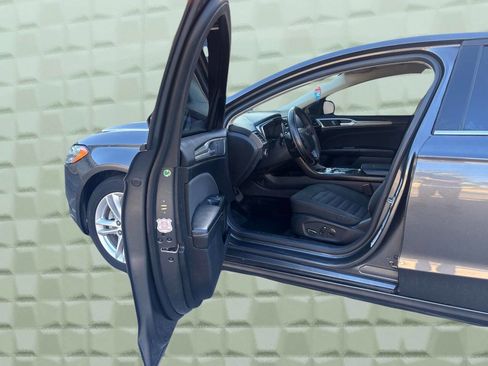 Used 2018 Ford Fusion SE image 9