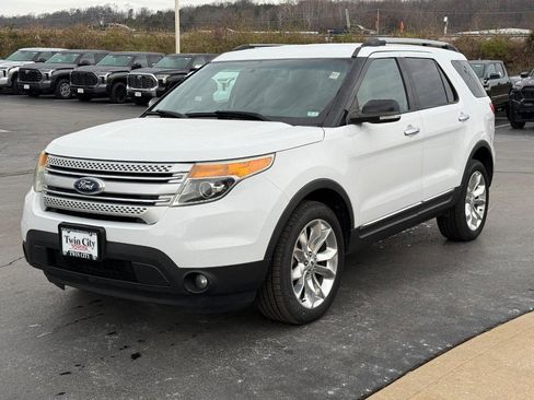 Used 2015 Ford Explorer XLT w/ Equipment Group 202A image 9