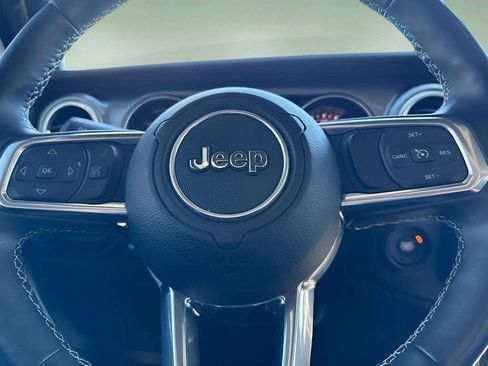 Used 2022 Jeep Wrangler Unlimited Sahara w/ Cold Weather Group image 15