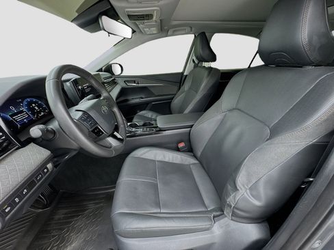 Used 2025 Toyota Camry XLE FWD image 13