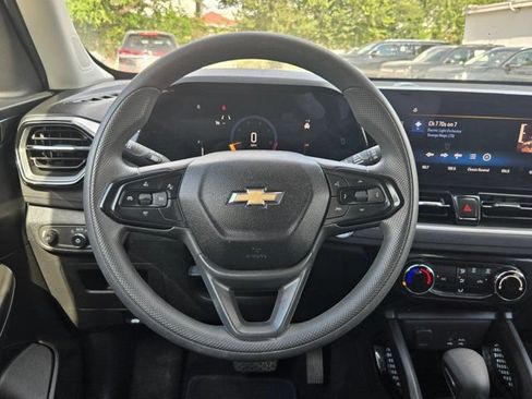 Used 2025 Chevrolet TrailBlazer LT AWD/4WD image 19