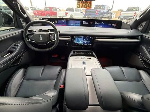 New 2025 Lincoln Navigator Reserve w/ Jet Appearance Package image 13