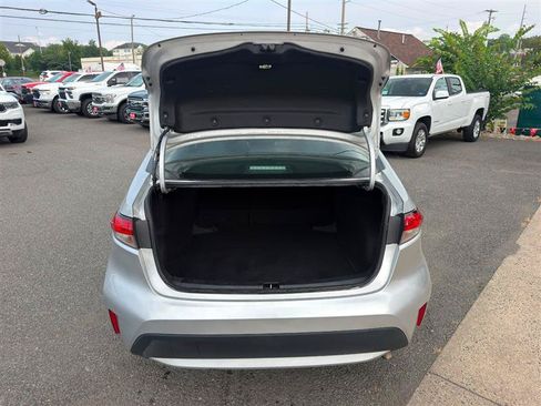 Used 2022 Toyota Corolla LE FWD image 3