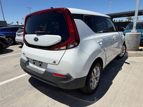 Used 2021 Kia Soul S FWD image 3