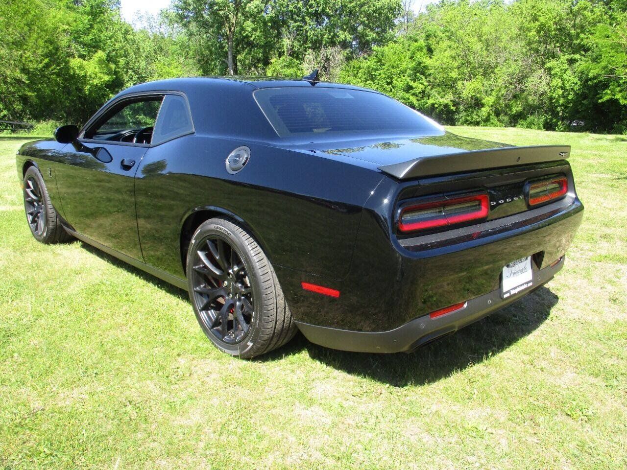 Used 2016 Dodge Challenger SRT Hellcat RWD image 7