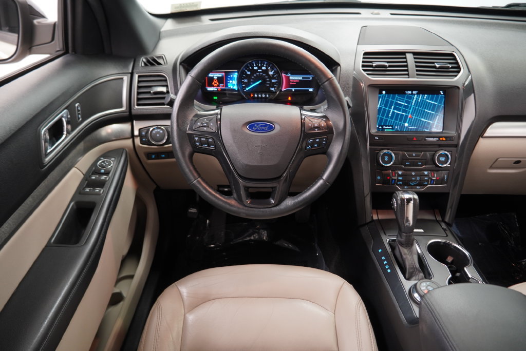 Used 2018 Ford Explorer XLT w/ Equipment Group 202A AWD/4WD image 21