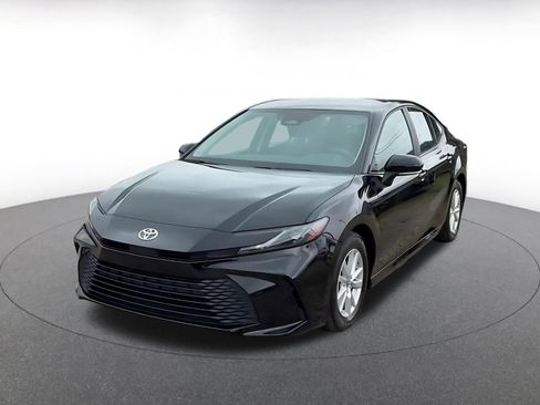 Used 2025 Toyota Camry LE FWD image 5