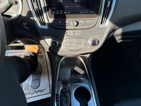 Used 2023 Chevrolet Malibu LT image 18