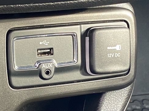 Used 2021 Jeep Renegade Latitude w/ Luxury Group I image 19