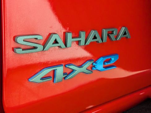 Used 2025 Jeep Wrangler Unlimited Sahara w/ Safety Group AWD/4WD image 27