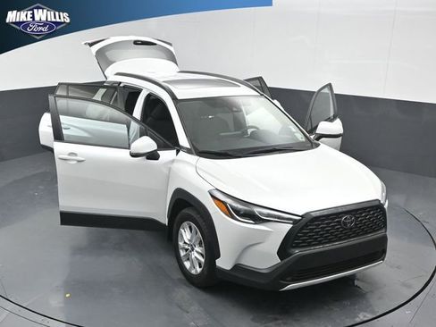 Used 2022 Toyota Corolla Cross LE image 25