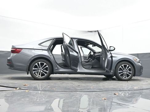 Used 2024 Volkswagen Jetta Sport image 75