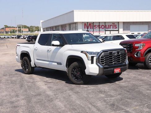 Used 2025 Toyota Tundra Platinum w/ TRD Off-Road Package AWD/4WD image 2