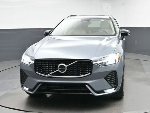 Certified 2023 Volvo XC60 B5 Plus w/ Climate Package FWD image 3