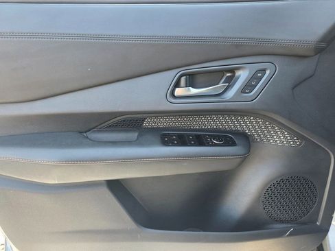 Used 2023 Nissan Ariya AWD image 27