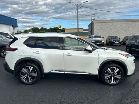 Used 2023 Nissan Rogue SL w/ SL Premium Package FWD image 2