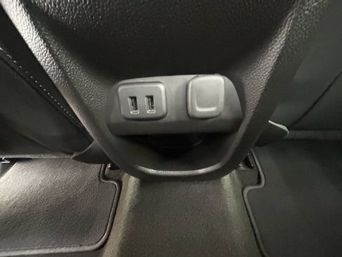 Used 2017 Chevrolet Colorado LT AWD/4WD image 16