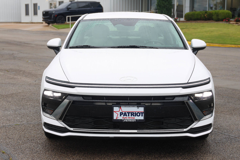Used 2025 Hyundai Sonata SEL FWD image 2
