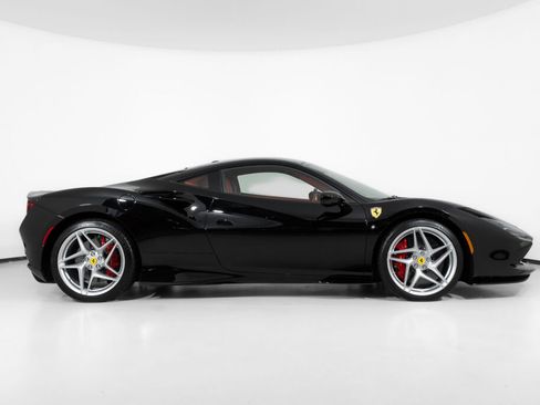 Used 2022 Ferrari F8 Tributo RWD image 10