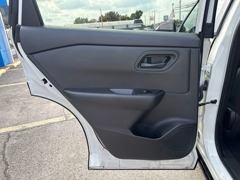Used 2024 Nissan Rogue S FWD image 19
