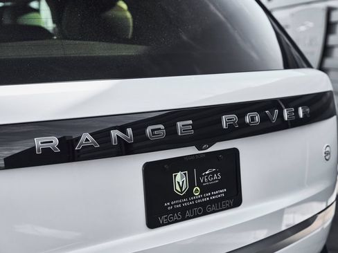 Used 2024 Land Rover Range Rover SV AWD/4WD image 11