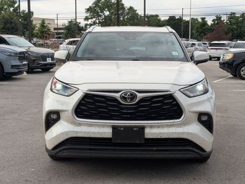 Used 2021 Toyota Highlander XLE AWD/4WD image 8