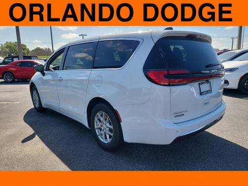 Used 2026 Chrysler Pacifica Select FWD image 8