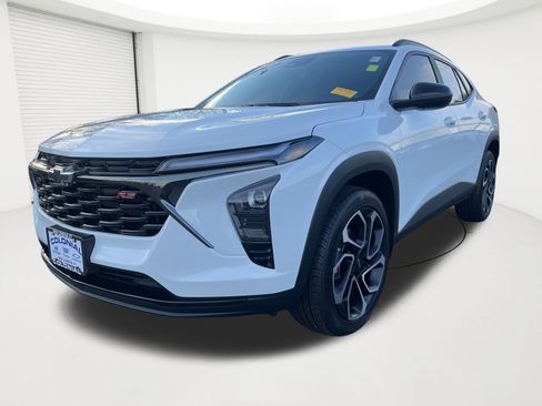 Certified 2025 Chevrolet Trax RS image 1