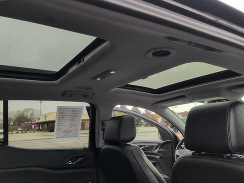 Used 2022 GMC Acadia SLT w/ Elevation Edition image 31