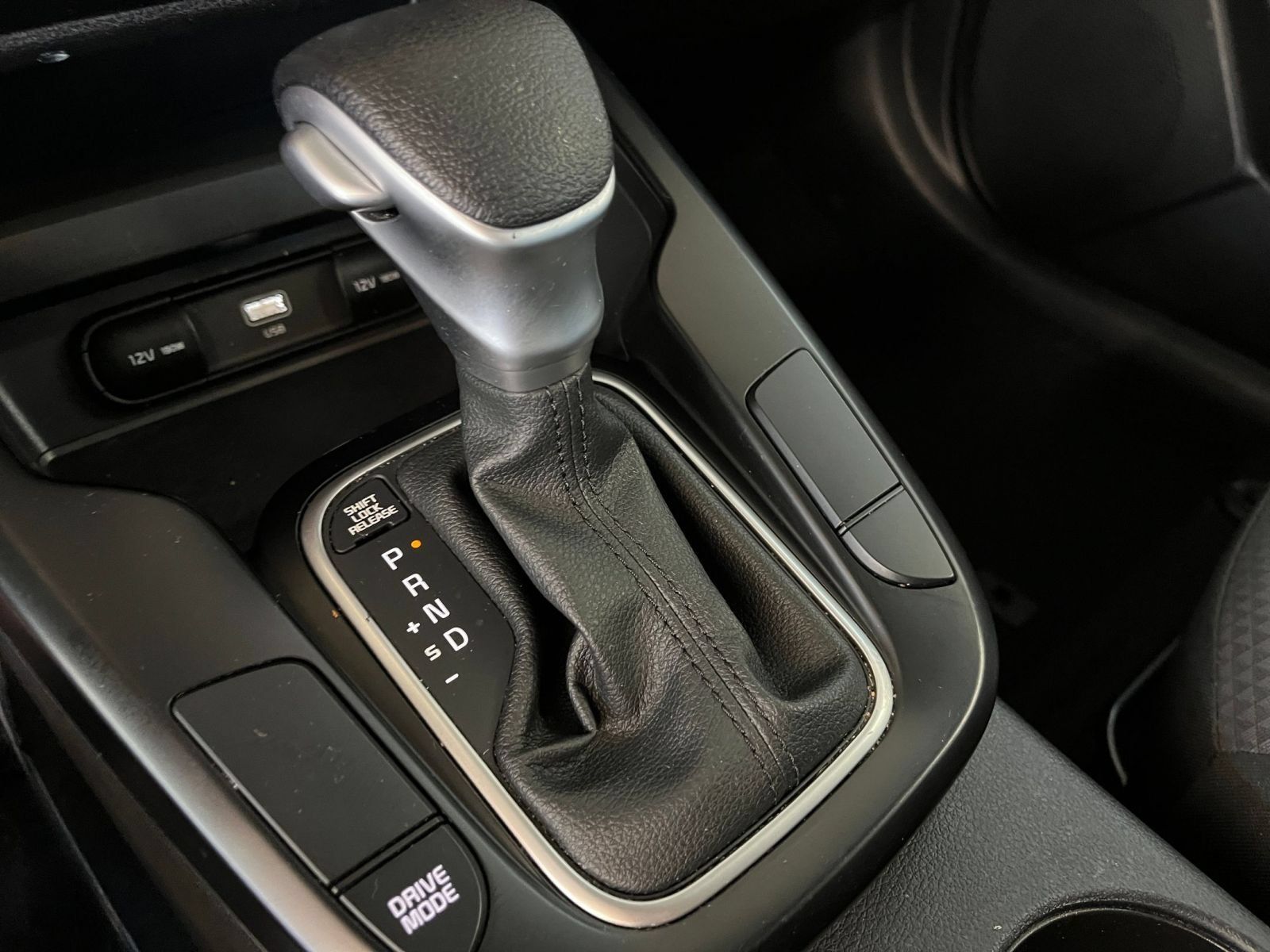 Used 2025 Kia Soul LX w/ LX Technology Package FWD image 40
