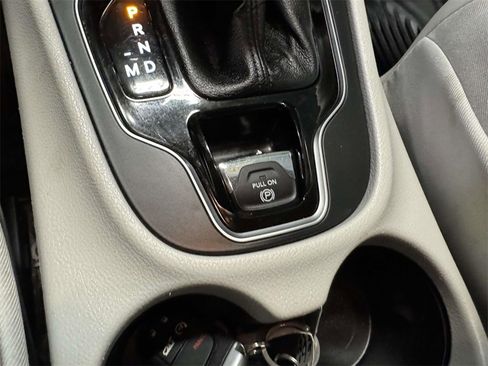 Used 2021 Jeep Cherokee Limited w/ Mopar Interior Package image 28