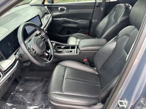 Used 2024 Kia Sorento S image 29