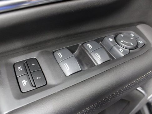 Used 2024 GMC Yukon XL SLT w/ SLT Luxury Package image 71