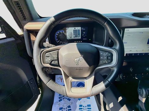 Used 2023 Ford Bronco Outer Banks w/ Sasquatch Package AWD/4WD image 11