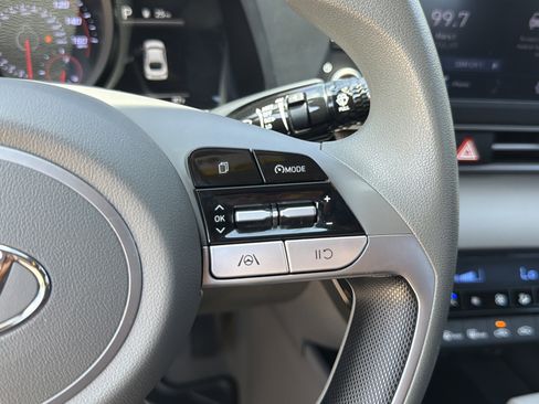 Used 2022 Hyundai Elantra SEL FWD image 26