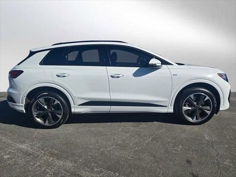 Used 2024 Audi Q4 e-tron Prestige image 2