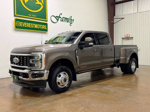 Used 2023 Ford F350 Lariat w/ Lariat Ultimate Package AWD/4WD image 3
