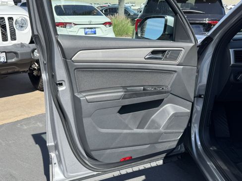 Used 2020 Volkswagen Atlas Cross Sport S image 13