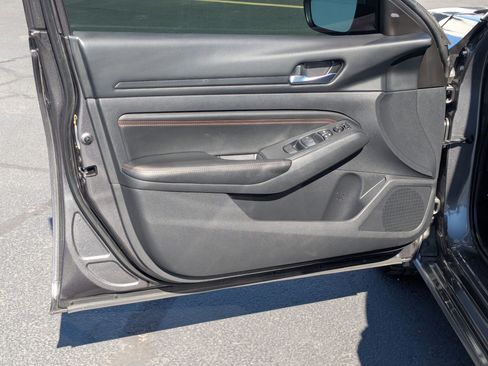 Used 2022 Nissan Altima 2.5 SR FWD image 14