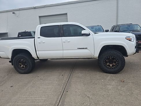 Used 2022 Toyota Tacoma SR5 image 3