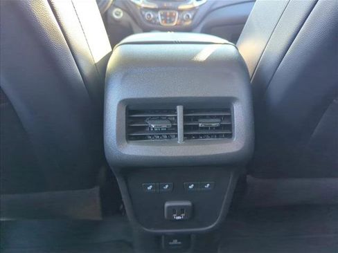 Used 2023 Chevrolet Equinox Premier image 15