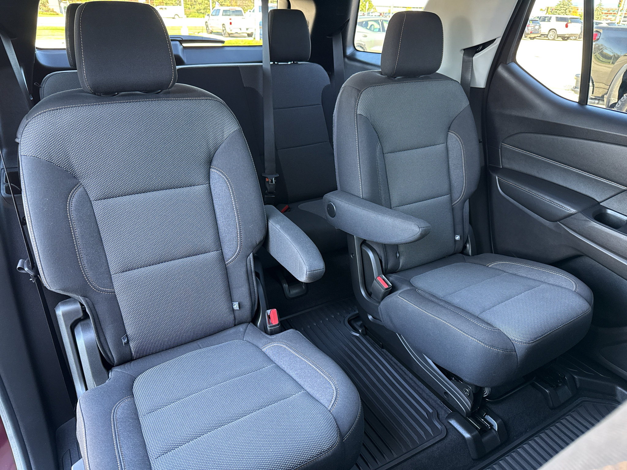 Used 2018 Chevrolet Traverse LT AWD/4WD image 35