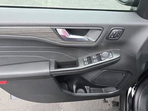 New 2025 Ford Escape SE w/ PHEV Premium Package image 9