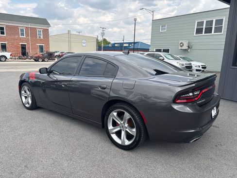 Used 2017 Dodge Charger SXT w/ Rallye Group RWD image 2