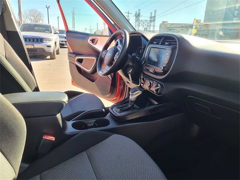 Used 2023 Kia Soul LX image 17